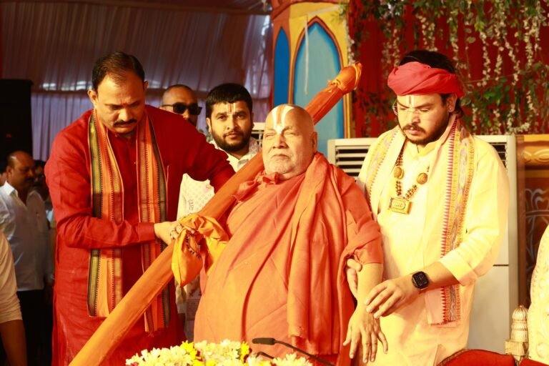 चिरमिरी में उमड़ा आस्था का सागर: जगद्गुरु रामभद्राचार्य ने सुनाया सुंदरकांड और राम-भरत मिलाप का भावपूर्ण प्रसंग 193fa5bb b16b 4656 8d32 44a44e9a95bc