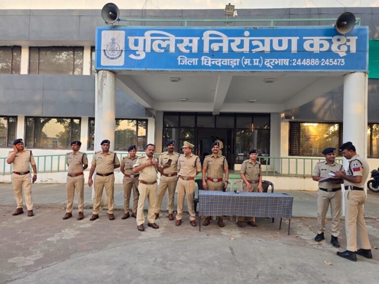 छिंदवाड़ा पुलिस बल ने आगामी त्यौहार ईद उल जुहा (बकरीद) को दृष्टिगत रखते हुए निकाला फ्लैग मार्च 4720ae0d 184f 42c0 a032 51ca809ad1f3
