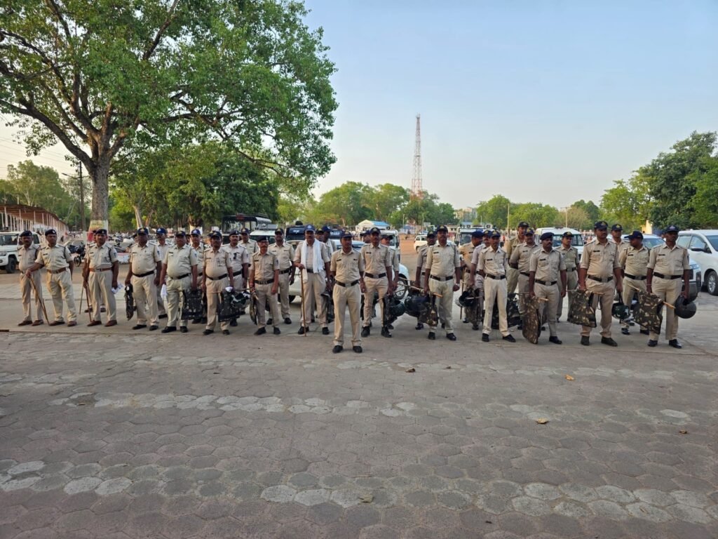 छिंदवाड़ा पुलिस बल ने आगामी त्यौहार ईद उल जुहा (बकरीद) को दृष्टिगत रखते हुए निकाला फ्लैग मार्च 2 7f95bbf6 bd1b 46c6 9a49 00dd04e5ea21