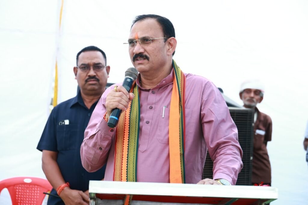 चिरमिरी को मिलेगी ‘रोशनी की आज़ादी’ — 75 साल बाद पहली बार पहुंचेगी शहर के सभी वार्डो में सरकार द्वारा बिजली WhatsApp Image 2026 05 10 at 11.50.53