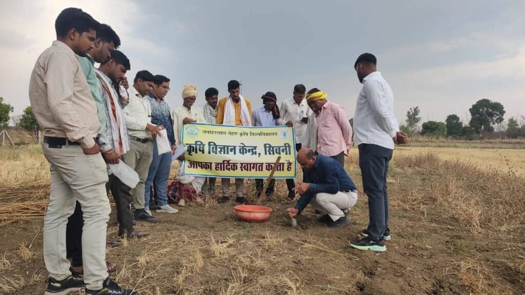 किसान कल्याण वर्ष 2026 अंतर्गत कृषि विज्ञान केंद्र सिवनी में मृदा परीक्षण विषय पर प्रशिक्षण संपन्न WhatsApp Image 2026 05 10 at 12.42.33