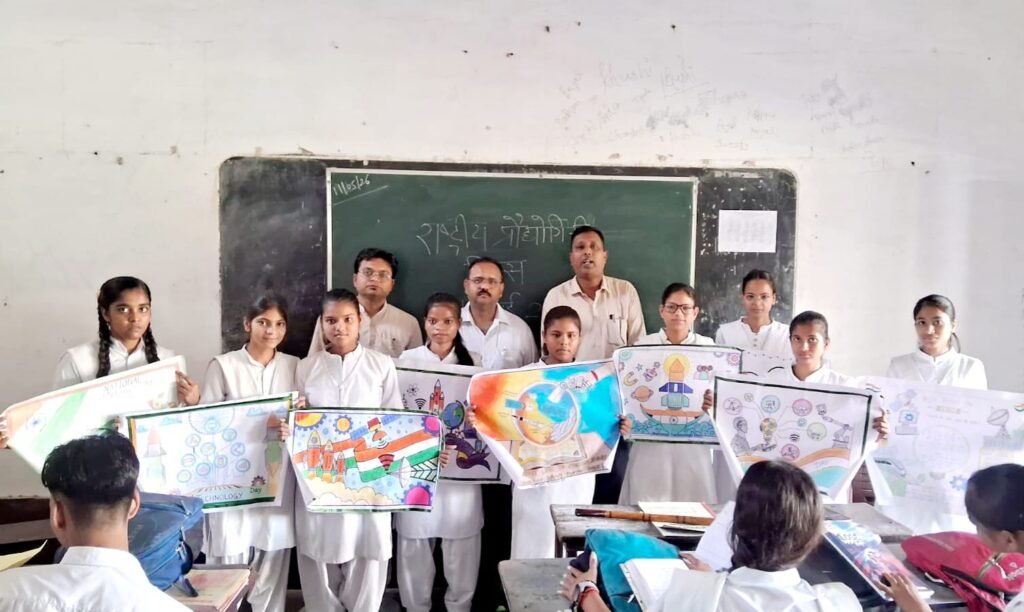 एम डी जैन इंटर कॉलेज में विद्यार्थियों ने राष्ट्रीय प्रौद्योगिकी दिवस पर बनाए आकर्षक पोस्टर WhatsApp Image 2026 05 13 at 07.33.03