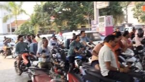गरियाबंद में पेट्रोल-डीजल संकट गहराया, घंटों लाइन में खड़े रहने को मजबूर लोग WhatsApp Image 2026 05 15 at 10.36.52