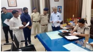 फर्जी दस्तावेज मामला: एसपी कार्यालय में न्याय की गुहार WhatsApp Image 2026 05 15 at 13.07.11