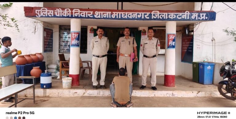 चौकी निवार से , थाना माधवनगर पुलिस द्वारा महिला की झाड़ फुक कर छेड़ छाड़ करने बाला बाबा गिरफ्तार ।* WhatsApp Image 2026 05 18 at 20.20.58