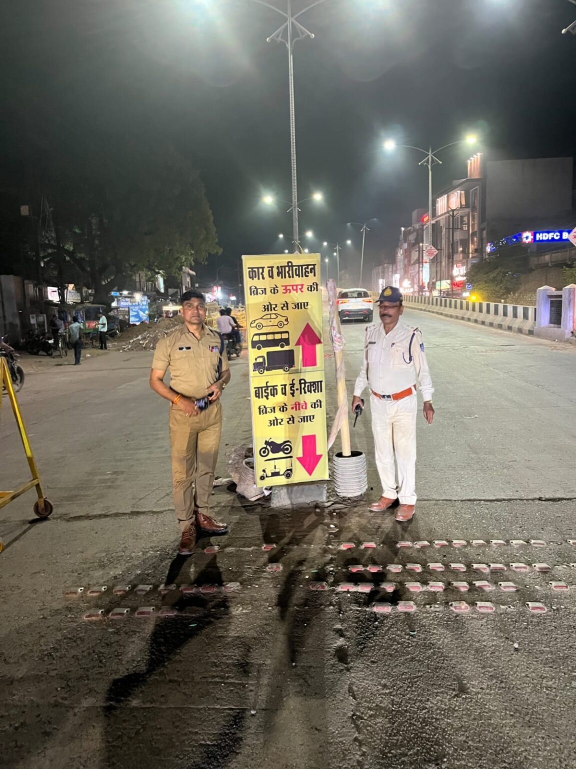 पुलिस अधीक्षक अभिनय विश्वकर्मा द्वारा शहर की यातायात व्यवस्था का किया गया निरीक्षण WhatsApp Image 2026 05 20 at 11.31.47