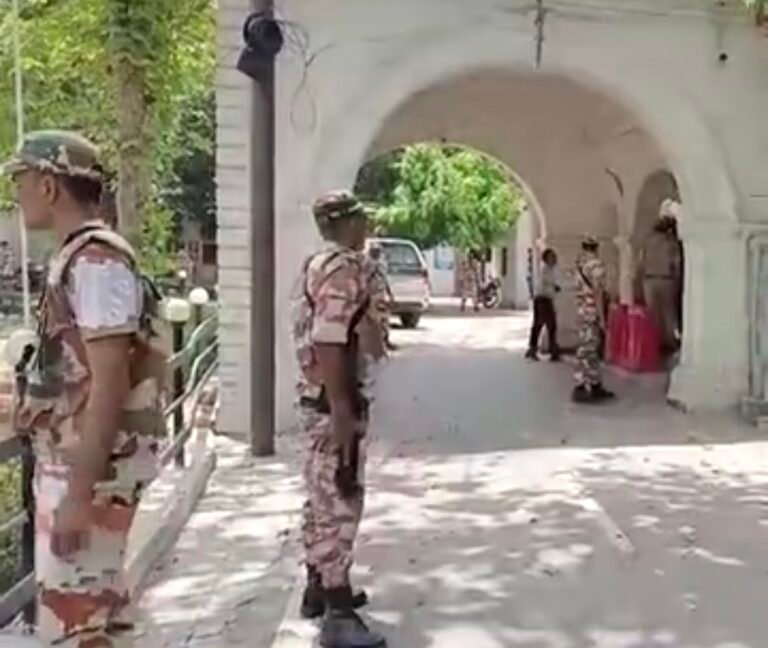 कानपुर में ITBP जवानों ने पुलिस कमिश्नरेट घेरा,40-50 जवान हथियार लेकर पहुंचे WhatsApp Image 2026 05 23 at 15.57.41