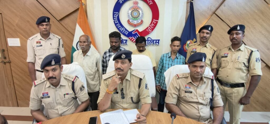 कांकेर पुलिस को मिली बड़ी कामयाबी: अंधे कत्ल की गुत्थी सुलझी, सरपंच समेत चार गिरफ्तार WhatsApp Image 2026 05 27 at 09.14.30