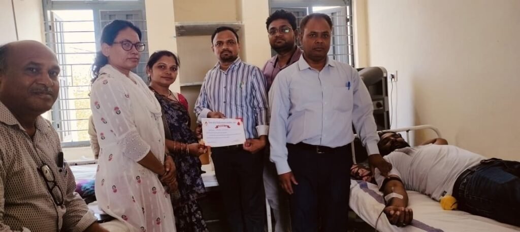 सामुदायिक स्वास्थ्य केंद्र गंधवानी मे रक्तदान शिविर का आयोजन किया गया। 1 a9d6081c 766c 4e2a a6e9 18cc0f72ed84