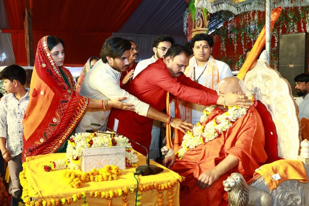 चिरमिरी में उमड़ा आस्था का सागर: जगद्गुरु रामभद्राचार्य ने सुनाया सुंदरकांड और राम-भरत मिलाप का भावपूर्ण प्रसंग 1 d8ffafa0 2946 41cb 94f0 0a8ea26eed5f