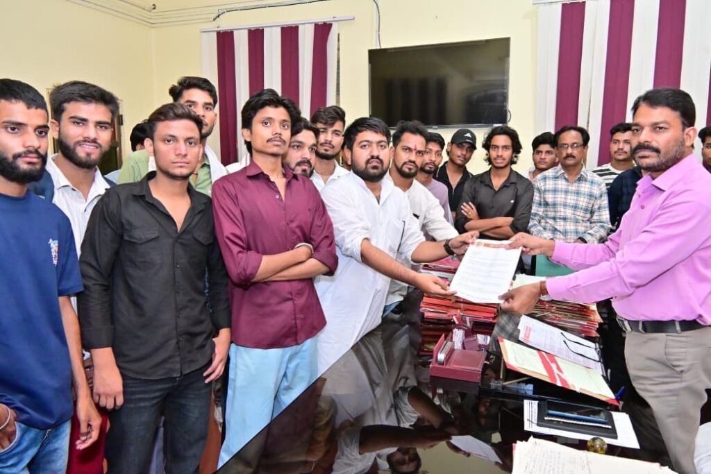 विगत कई महीनों से आरडीवीवी में नहीं लग रही जनसुनवाई, MPSU ने किया विरोध 2 823ec9ec 6f85 4bc6 8e55 b34626047dbc