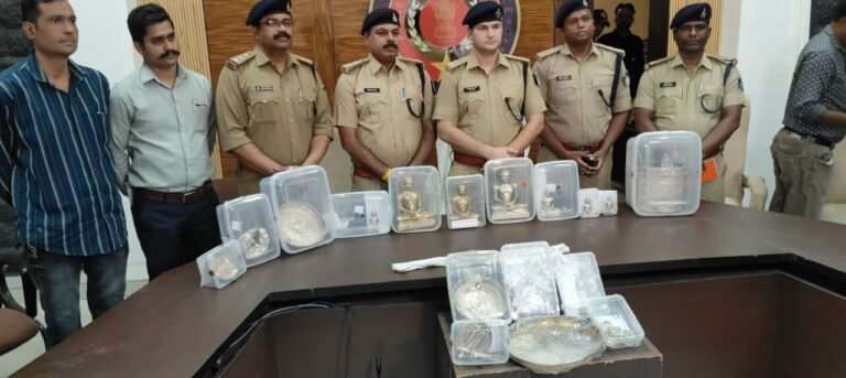 जैन मंदिर में हुई चोरी के 3 और फरार आऱोपी गिरफ्तार WhatsApp Image 2026 06 03 at 06.02.16
