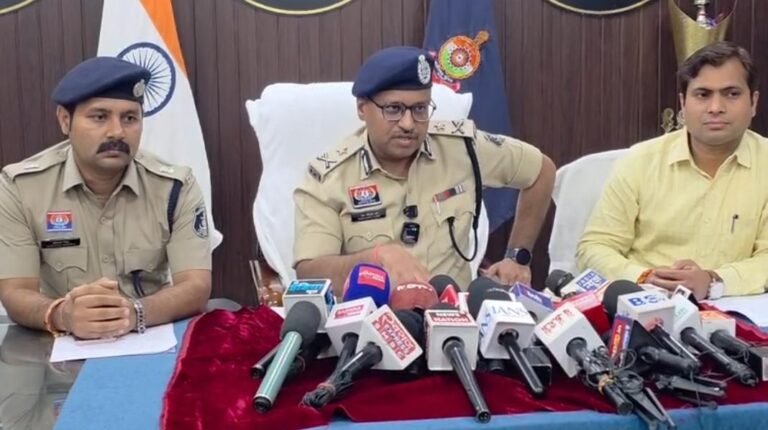 कोटमीकला लूट और अंधे कत्ल का सनसनीखेज खुलासा: बिलासपुर रेंज पुलिस ने 3 आरोपियों को दबोचा, हथियार और जेवरात बरामद WhatsApp Image 2026 06 03 at 9.22.09 AM