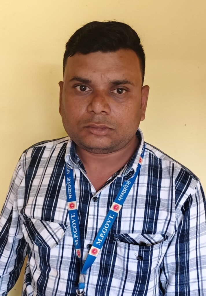 *5000 की रिश्वत लेते पटवारी लोकायुक्त के शिकंजे में* WhatsApp Image 2026 06 09 at 14.46.03