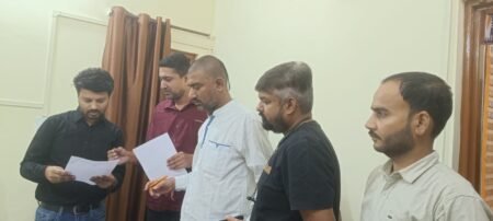 अघोषित बिजली कटौती और भ्रष्टाचार के खिलाफ युवा कांग्रेस का प्रदर्शन, मुख्य अभियंता को सौंपा ज्ञापन WhatsApp Image 2026 06 09 at 15.27.06 1