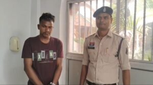 सोशल मीडिया पर फर्जी पुलिसकर्मी बनकर महिला से दुष्कर्म और ब्लैकमेलिंग करने वाला सुरक्षाकर्मी गिरफ्तार WhatsApp Image 2026 06 10 at 15.11.24