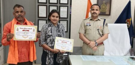 धमतरी पुलिस अधीक्षक कार्यालय में 10 जून 2026 को कला और जनसेवा का एक बेहद खूबसूरत और प्रेरणादायी संगम देखने को मिला। WhatsApp Image 2026 06 11 at 13.26.38