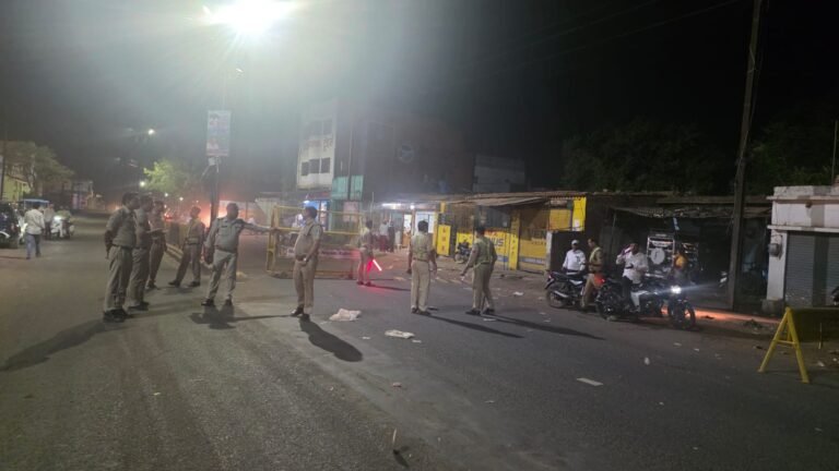 *पुलिस की कार्रवाई: एसपी अभिनय विश्वकर्मा के निर्देशन में चला सघन चेकिंग अभियान, दर्जनों वाहनों पर हुई चलानी कार्रवाई।* WhatsApp Image 2026 06 12 at 10.05.17