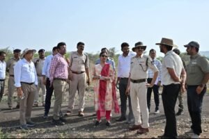 कूनो पहुंचे कलेक्टर- एसपी, हेलीपेड सहित सुरक्षा व्यवस्थाओ का लिया जायजा WhatsApp Image 2026 06 12 at 12.17.09