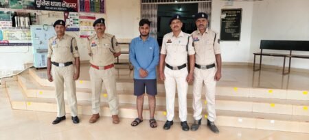 *साइबर ठगी के खिलाफ कांकेर पुलिस का बड़ा एक्शन: राजस्थान से दबोचा गया ₹1 लाख की धोखाधड़ी का आरोपी* WhatsApp Image 2026 06 12 at 17.18.28 1