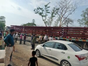 *जबलपुर रायपुर राजयमार्ग (उदयपुर )मे लगा लम्बा जाम* WhatsApp Image 2026 06 13 at 17.05.00