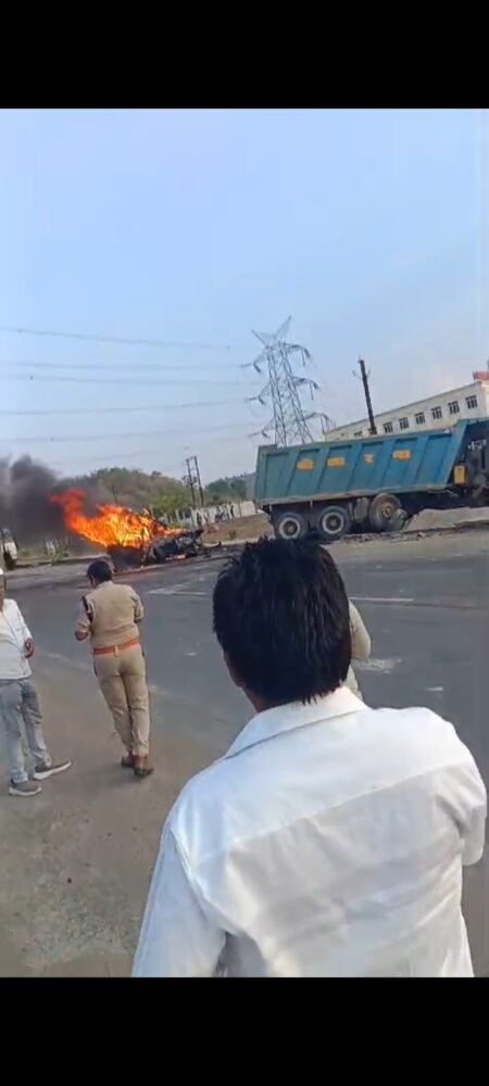 *जबलपुर रायपूर राज्य मार्ग मे दुर्घटना से स्कॉर्पियो में जले दो लोग* WhatsApp Image 2026 06 14 at 00.00.26