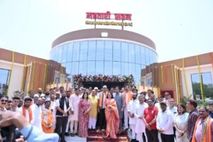 रायपुर पश्चिम को ₹1.20 करोड़ की सौगात: सांसद बृजमोहन अग्रवाल और विधायक राजेश मूणत ने किया ‘महतारी सदन’ व ‘महिला योग भवन’ का भव्य लोकार्पण WhatsApp Image 2026 06 14 at 17.17.47