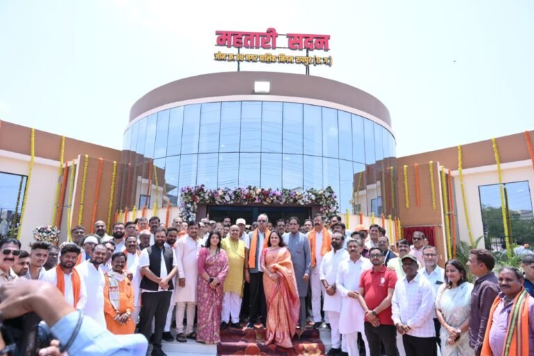 रायपुर पश्चिम को ₹1.20 करोड़ की सौगात: सांसद बृजमोहन अग्रवाल और विधायक राजेश मूणत ने किया ‘महतारी सदन’ व ‘महिला योग भवन’ का भव्य लोकार्पण WhatsApp Image 2026 06 14 at 17.17.47