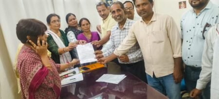 *20 वर्षों से कार्यरत अनुभवी शिक्षकों को पात्रता परीक्षा से मुक्त रखने की मांग, शिक्षक कांग्रेस ने प्रधानमंत्री के नाम सौंपा ज्ञापन* WhatsApp Image 2026 06 16 at 18.36.43