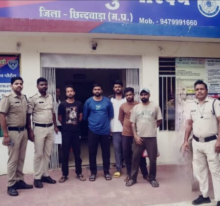 जुन्नारदेव पुलिस की धुआंधार कार्यवाही से अपराधी और अपराध को संरक्षण देने वालो मे हड़कंप! WhatsApp Image 2026 06 17 at 20.28.43