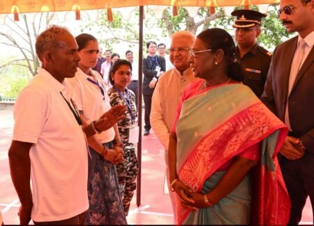 राष्ट्रपति श्रीमती मुर्मु ने चीता मित्रों से किया संवाद और चीता संरक्षण की ली जानकारी WhatsApp Image 2026 06 22 at 15.54.39 1