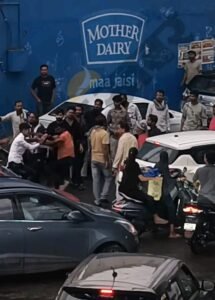 *छिंदवाड़ा :सड़क पर दो गुटों में मारपीट,15 मिनट तक चला हंगामा;एक युवक घायल* WhatsApp Image 2026 06 24 at 14.13.20
