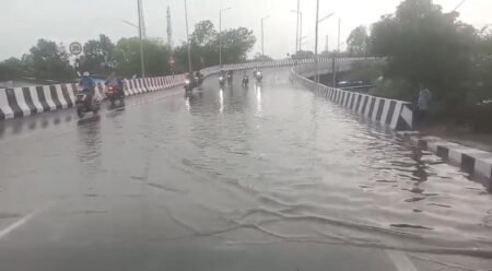 पहली ही बारिश में बह गई करोड़ों के ओवरब्रिज की गुणवत्ता WhatsApp Image 2026 06 29 at 21.44.00