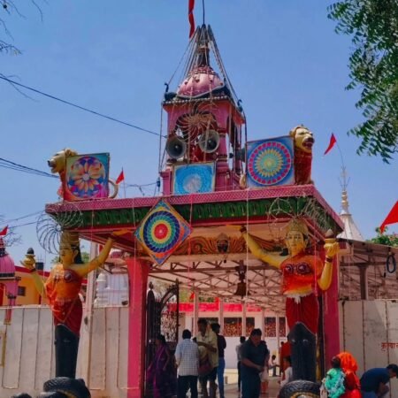 कंकाली माता मंदिर ट्रस्ट की बेशकीमती भूमि पर भू-माफियाओं का अवैध कब्जा: प्रशासन मौन, पुजारियों और ग्रामीणों को दी जा रही है जान से मारने की धमकी WhatsApp Image 2026 06 30 at 13.16.17