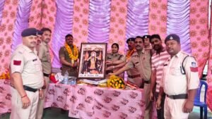 लोगों के दिलों में राज करने वाले थाना प्रभारी अभिषेक चौबे को भावभीनी विदाई, विजयराघवगढ़ के लिए हुए स्थानांतरित b4a87ffe 9310 428c 9e29 59ec8316cf36