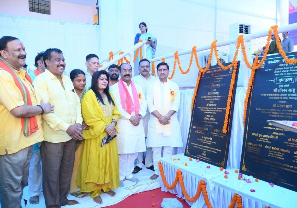 विकास की नई इबारत लिख रहा बिलासपुर, योजनाओं का लाभ अंतिम व्यक्ति तक पहुंचाना हमारी प्रतिबद्धता : केंद्रीय राज्य मंत्री श्री तोखन साहू 1 ba8b83be 8fea 46fb 92e2 95014c89c98c