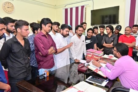विगत कई महीनों से आरडीवीवी में नहीं लग रही जनसुनवाई, MPSU ने किया विरोध c2574c6c 8620 42cc a2a6 f8ed3c07f370