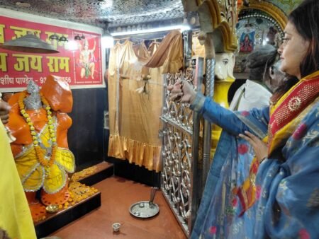 रायपुर रेलवे स्टेशन के संकट मोचन हनुमान मंदिर में 17 साल से जारी महाभंडारा | हजारों श्रद्धालुओं की उमड़ी भीड़ d4d3801a f806 432b 9e2b 325e97d45662