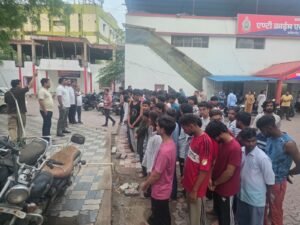 रायपुर पुलिस का बड़ा एक्शन: आधी रात को सड़कों पर उतरी टीमें, 60 संदिग्धों की धरपकड़, नशीले पदार्थ बरामद f4c3a142 e5d5 4d14 9164 becbfd8ea2d6