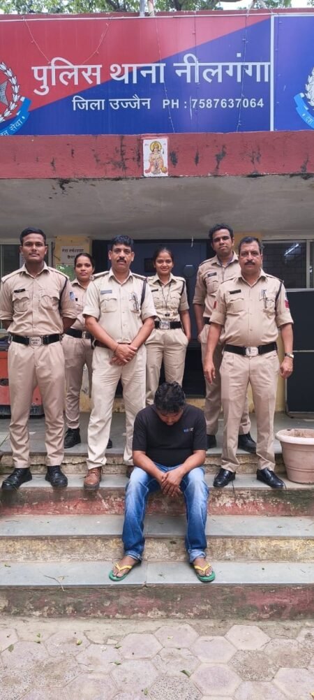 एमबीबीएस सीट दिलाने के नाम पर ₹4,25,000 की साइबर धोखाधड़ी करने वाले मास्टरमाइंड आरोपी को पश्चिम बंगाल के सिलीगुड़ी से गिरफ्तार करने में थाना नीलगंगा पुलिस को सफलता। 38758c83 54ac 4415 a12a d389681205d3
