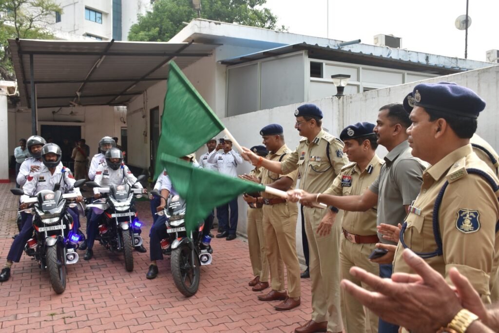 यातायात पुलिस रायपुर: ट्रैफिक जाम से मिलेगी मुक्ति, 10 आधुनिक वाहनों के साथ क्यूआरटी टीम रवाना 1 59f2d0a2 36ed 4daa 94de 98bb1f866cd0