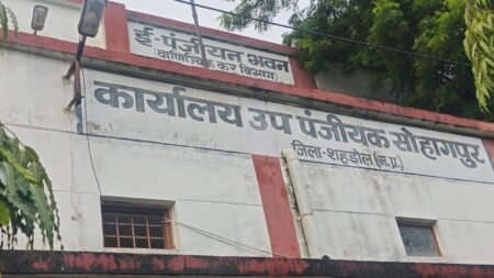 सोहागपुर पंजीयक कार्यालय बना भ्रष्टाचार का अड्डा: उप पंजीयक सचिन जैन पर अवैध वसूली व नियमों के दुरुपयोग के गंभीर आरोप 5d8b9045 d59a 4b1f b7c7 66c6a2bd4be3 1