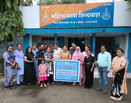 छिंदवाड़ा महिला थाना में “एक पेड़ माँ के नाम” अभियान के तहत किया गया पौधारोपण 6147f0f4 aebf 4b74 b8f4 5c7c139337ac