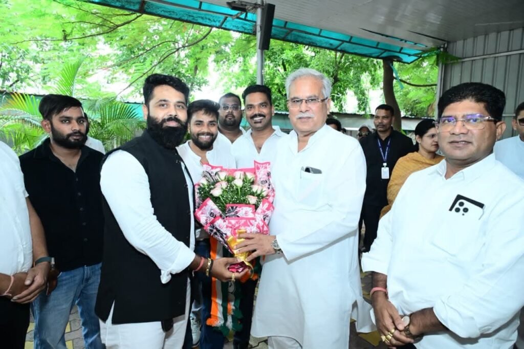 अमलेश्वर में शिवसेना को बड़ा झटका: प्रदेश सचिव हिमांशु शर्मा 65 साथियों के साथ कांग्रेस में शामिल 63c31e0e e5cf 4b72 9211 907bf8a70eeb