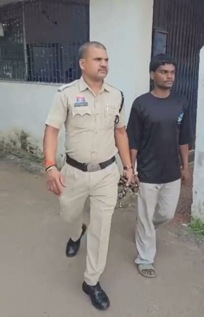 रायपुर में 12 घंटे के भीतर लूट का आरोपी गिरफ्तार, 84 हजार रुपये बरामद 1 71e1f1c9 c7dd 4535 b254 7b234d1323de