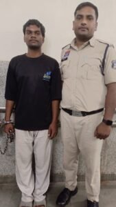 रायपुर में 12 घंटे के भीतर लूट का आरोपी गिरफ्तार, 84 हजार रुपये बरामद 73200a3f b0e4 4bdc 81d9 34a1a9304c81