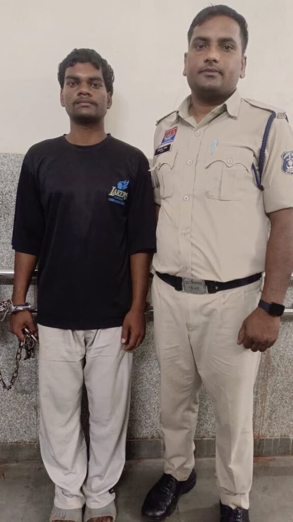 रायपुर में 12 घंटे के भीतर लूट का आरोपी गिरफ्तार, 84 हजार रुपये बरामद 73200a3f b0e4 4bdc 81d9 34a1a9304c81