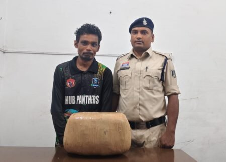 रायपुर में 10 किलो से अधिक गांजे के साथ शातिर तस्कर गिरफ्तार, गुढ़ियारी पुलिस की बड़ी कार्रवाई 7cb55ef8 1464 4388 831c 202733719590