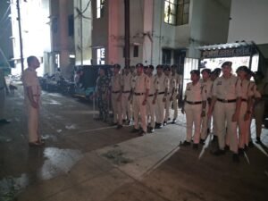 रायपुर में सुरक्षा व्यवस्था सुदृढ़ करने हेतु बीएसयूपी कॉलोनी लाभांडी में पुलिस का व्यापक चेकिंग अभियान 8ac1722b 019e 4ebc b5b3 5fc2ef91a7c5