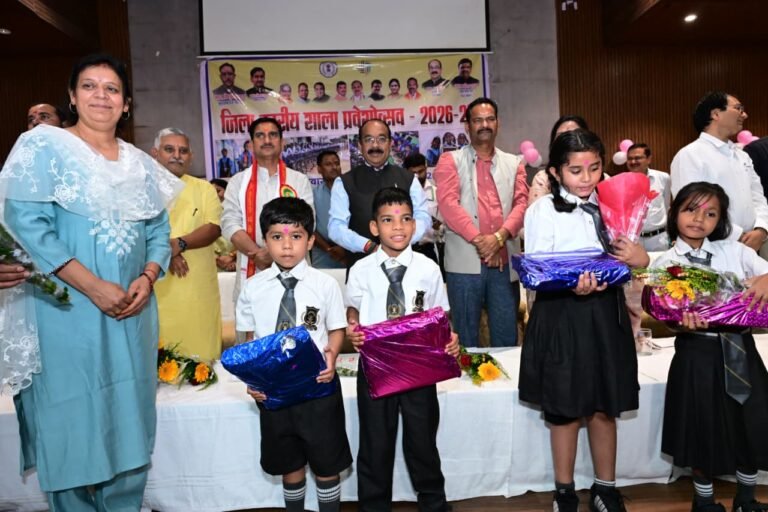 बिलासपुर में विकास कार्यों की सौगात और शाला प्रवेशोत्सव का गरिमामय आयोजन; केंद्रीय राज्य मंत्री श्री तोखन साहू और उप मुख्यमंत्री श्री अरुण साव रहे मुख्य अतिथि WhatsApp Image 2026 07 01 at 18.59.19
